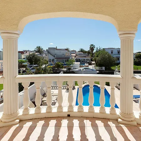 Holiday home Casa Creus *